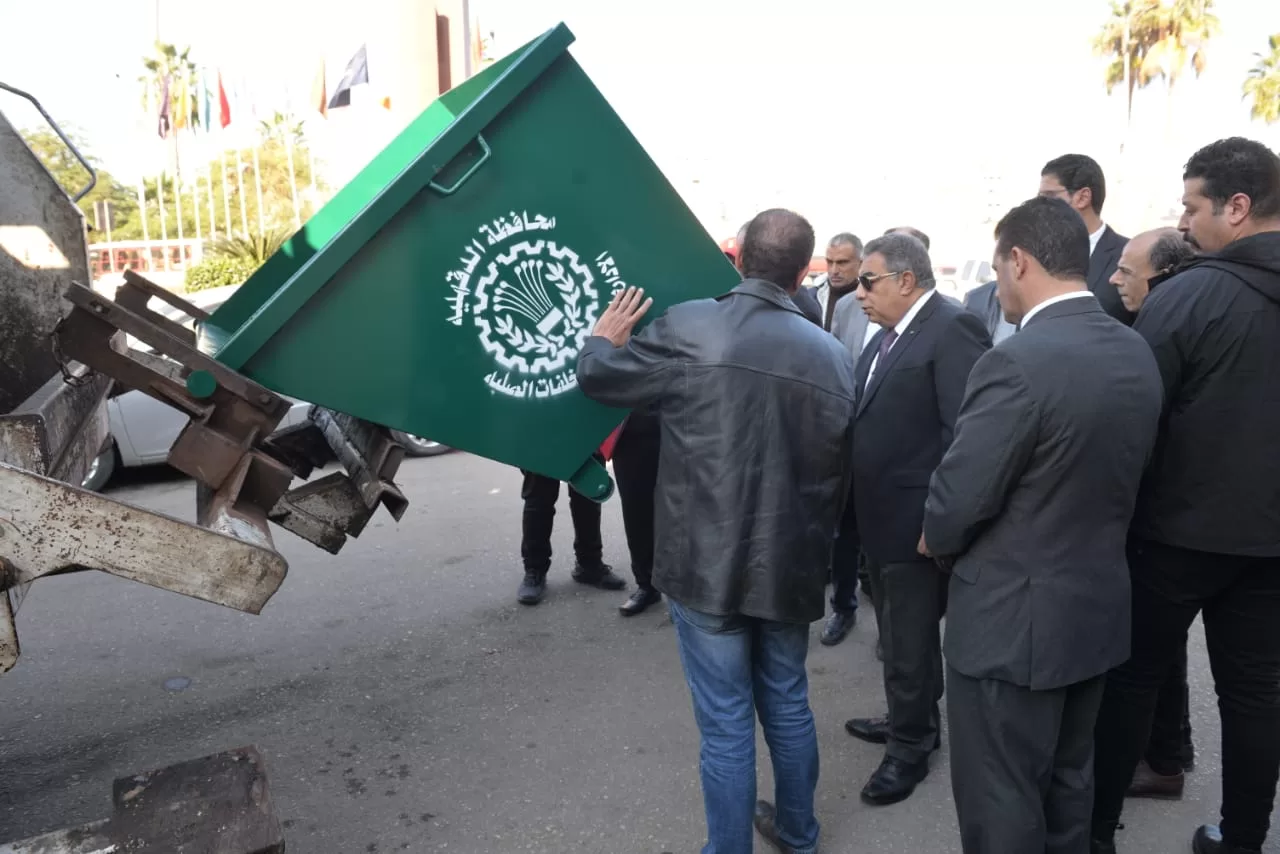 توزيع ٥٠٠ حاوية جديدة لجمع القمامة على المراكز والمدن بالدقهلية 14 | جريدة الجمهورية