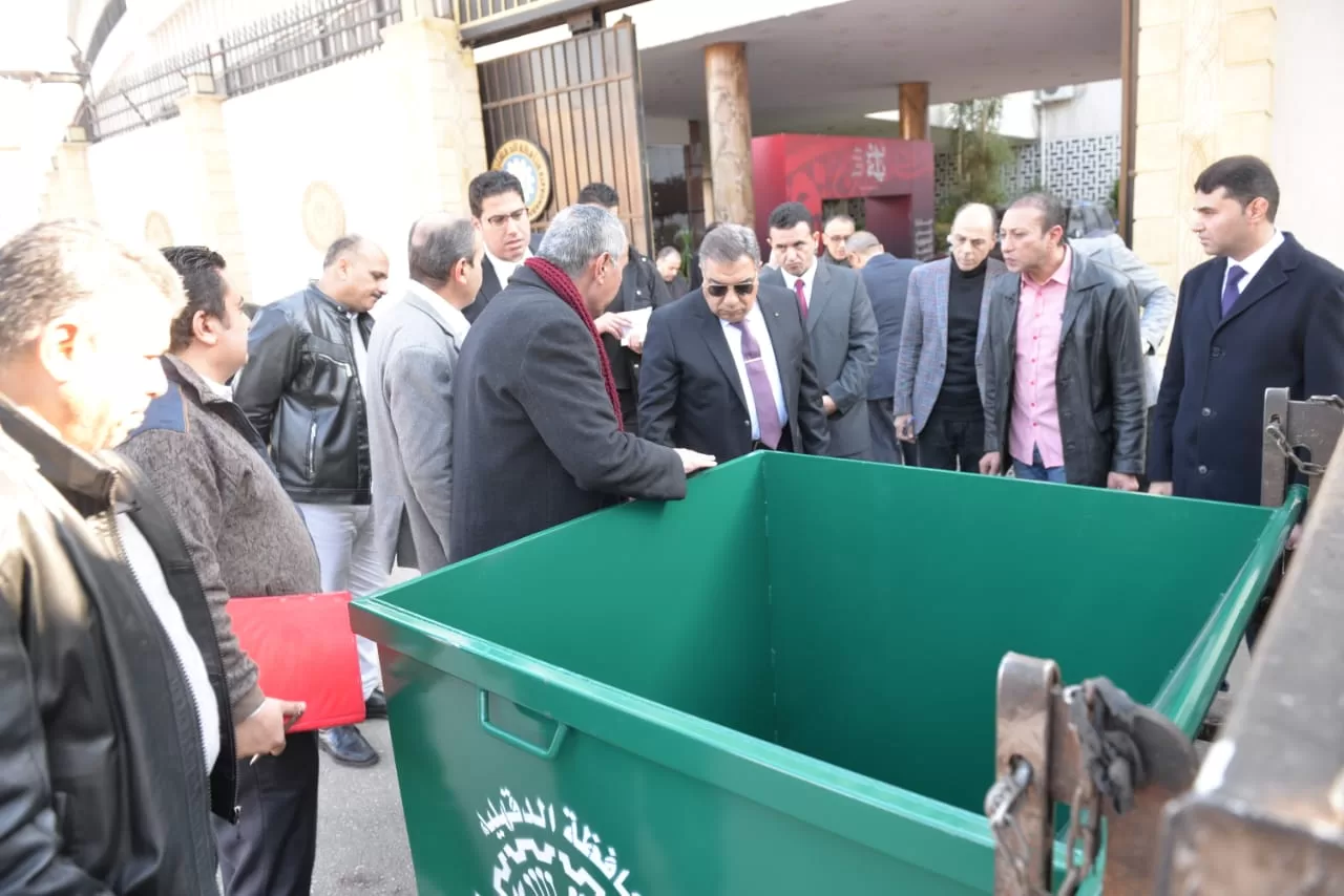 توزيع ٥٠٠ حاوية جديدة لجمع القمامة على المراكز والمدن بالدقهلية 2 | جريدة الجمهورية