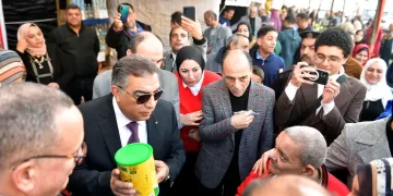 صور | محافظ الدقهلية يؤكد استمرار سوق اليوم الواحد لمواجهة الغلاء