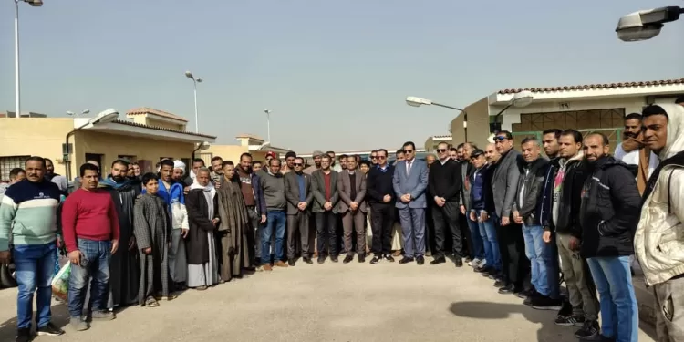 رئيس جهاز العاشر من رمضان يوفر سوقًا جديدًا للباعة الجائلين بالمجاورة الخامسة