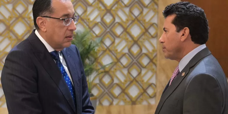 مدبولي يهنئ منتخب السلاح على فوزه بذهبية كأس العالم