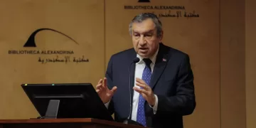 أكتوبر: من الانتصار إلى البناء.. رؤية «عصام شرف» لمشروع الوطن بمكتبة الإسكندرية