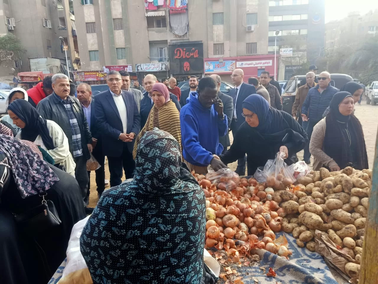 محافظ الجيزة يفتتح أسواقًا جديدة لليوم الواحد بالمنيرة الغربية وكرداسة 2 | جريدة الجمهورية