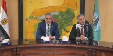 محافظ الفيوم ورئيس حماية المستهلك يتفقان على خطة لضمان وفرة السلع خلال رمضان