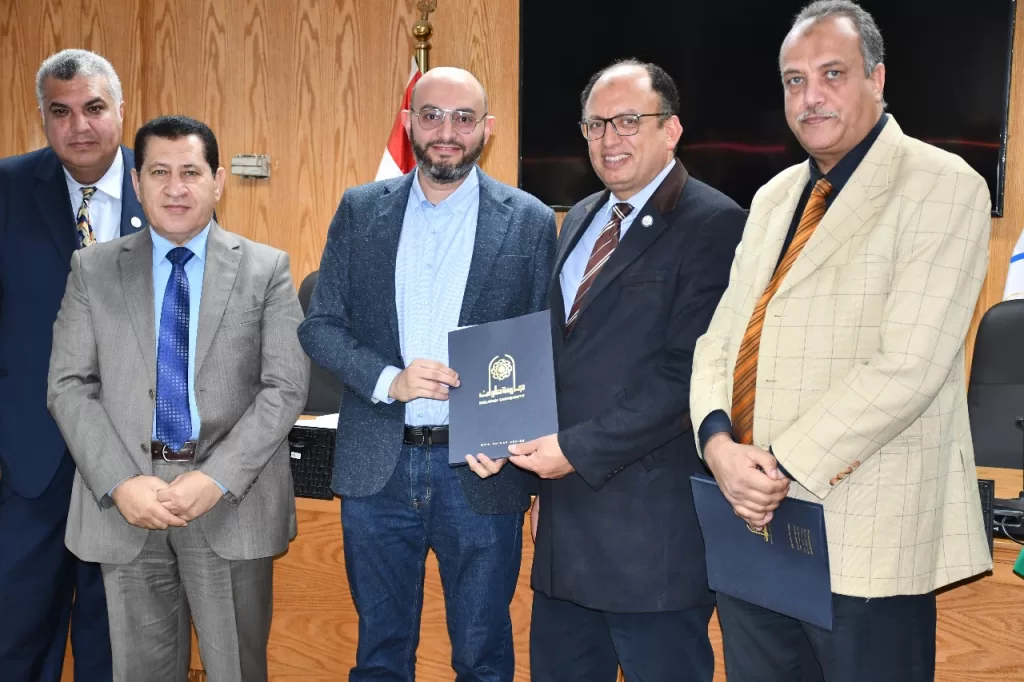 في احتفالية علمية كبيرة: جامعة حلوان تمول 48 مشروعًا بحثيًا 2 - جريدة الجمهورية WhatsApp Image 2025 01 16 at 3.22.44 PM - جريدة الجمهورية