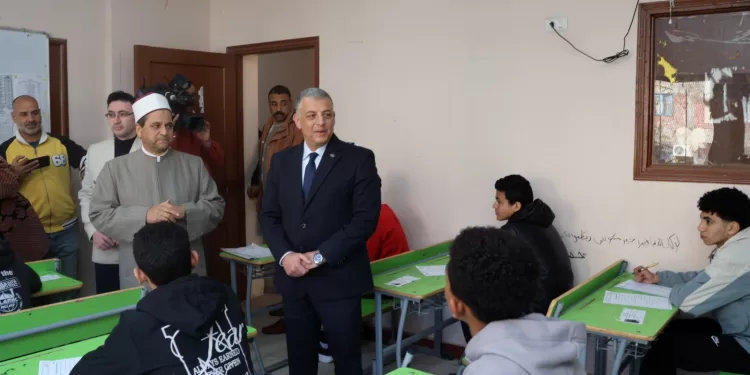 محافظ الإسماعيلية يتفقد لجان امتحانات الشهادة الإعدادية والأزهرية ويؤكد على توفير كافة سبل الراحة للطلاب