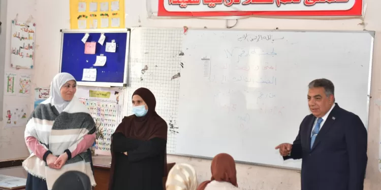 محافظ الدقهلية يتفقد لجان امتحانات الشهادة الإعدادية ويؤكد على توفير كافة سبل الراحة للطلاب