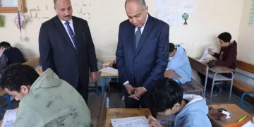 محافظ المنيا يتفقد لجان امتحانات الإعدادية ويعاقب المخالفين