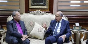 محافظ المنيا ورئيس القبطية الإنجيلية يبحثان سبل دعم المشروعات التنموية