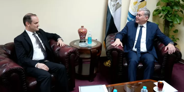 شراكة استراتيجية بين البترول وأباتشي لتعزيز إنتاج الطاقة في مصر