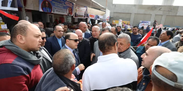 محافظ كفر الشيخ في تواصل مباشر مع المواطنين: حلول فورية للشكاوى وتلبية احتياجاتهم أهم أولوياته