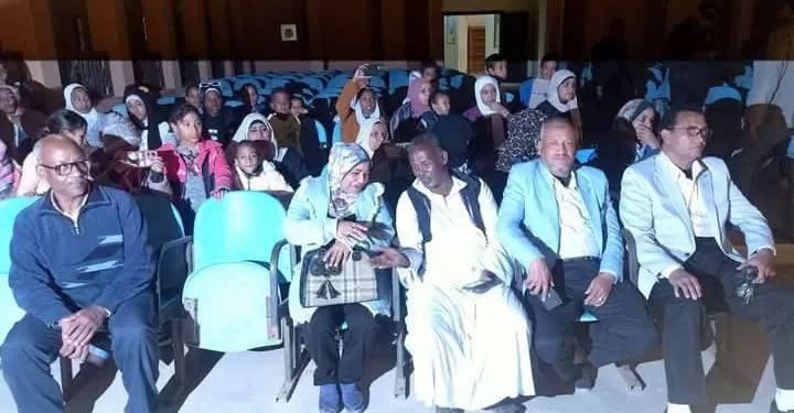 وكيل وزارة الشباب يتفقد فعاليات مسرح المواجهة في الشلاتين ضمن مبادرة «بداية جديدة»