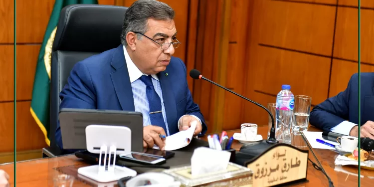 محافظ الدقهلية يستعرض آخر التطورات في لقاء دوري مع الصحفيين والإعلاميين