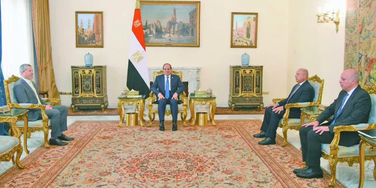 خلال استقباله سكرتير عام المنظمة البحرية الدولية: السيسى يؤكد أهمية استعادة الاستقرار فى «باب المندب» 1 - جريدة الجمهورية خلال استقباله سكرتير عام المنظمة البحرية الدولية: السيسى يؤكد أهمية استعادة الاستقرار فى «باب المندب»