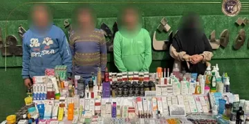 ضبط 3 رجال وامرأة تخصصوا في تصنيع مستحضرات التجميل المغشوشة