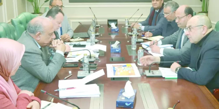 وزيرا الكهرباء وقطاع الأعمال: دمج حلول الطاقة المتجددة لتحسين الجودة وتعزيز تنافسية المنتجات