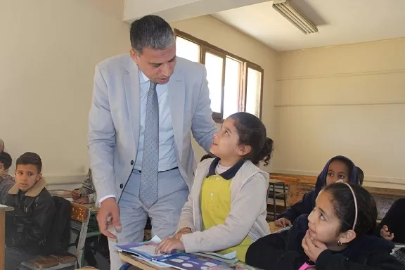 إحالة عدد من معلمي مدرسة مصطفى الخطيب للتحقيق بسبب عدم الالتزام بطابور الصباح 2 | جريدة الجمهورية