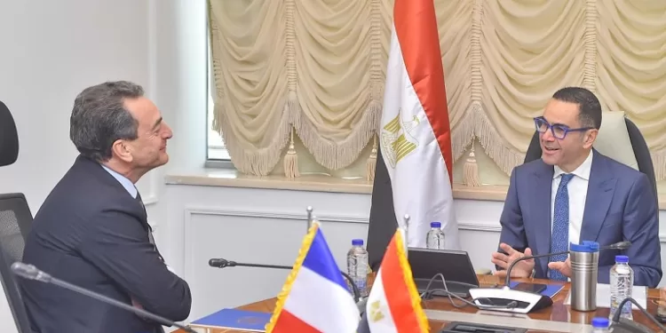 وزير الاستثمار يبحث مع إيرباص إنشاء منظومة طيران حديثة في مصر