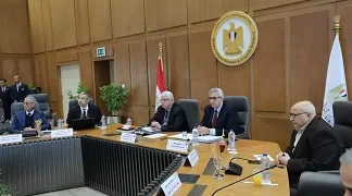 رئيس جامعة المنصورة يُناقش قضايا التعليم العالي في اجتماع المجلس الأعلى للجامعات