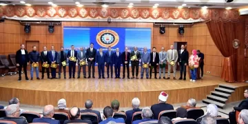 محافظ الدقهلية يُكرم إدارة الإعلام والعلاقات والمراسم تقديرًا لجهودهم