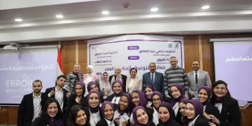 إعلام القاهرة يُناقش «أزمة ربع العمر»في مشروع طلابي