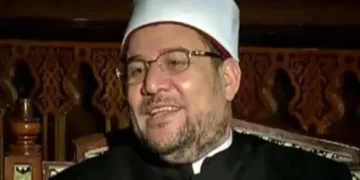 في تهنئة بمناسبة رمضان.. مختار جمعة يشيد بمواقف الرئيس السيسي الوطنية