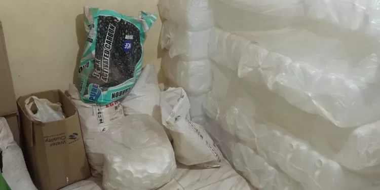 إغلاق محطة لتعبئة المياه الجوفية من مصدر مجهول بالدقهلية 1 - جريدة الجمهورية إغلاق محطة لتعبئة المياه الجوفية من مصدر مجهول بالدقهلية