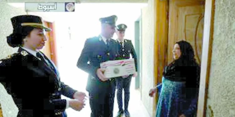 ٤٥٣٢ منفذاً للداخلية.. تبدأ غداً: طرح السلع فى «أمان».. بتخفيضات ٤٠٪ 1 - جريدة الجمهورية ٤٥٣٢ منفذاً للداخلية.. تبدأ غداً: طرح السلع فى «أمان».. بتخفيضات ٤٠٪