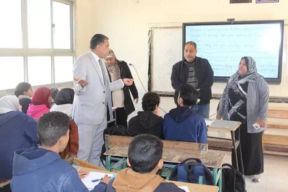 إحالة عدد من معلمي مدرسة مصطفى الخطيب للتحقيق بسبب عدم الالتزام بطابور الصباح 10 | جريدة الجمهورية