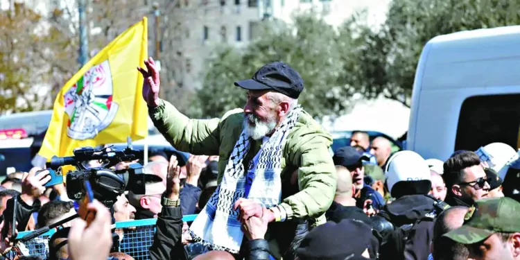 الصفقة مستمرة: إسرائيل تفرج اليوم عن نحو 602 أسير فلسطينى