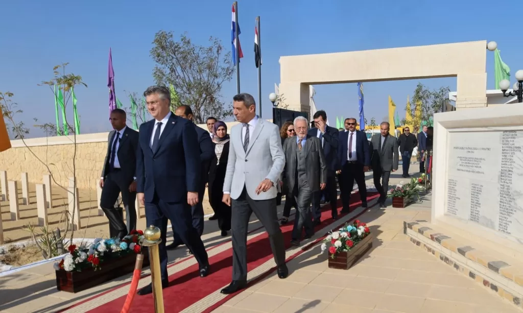 محافظ السويس يستقبل رئيس وزراء جمهورية كرواتيا بحضور وزير الثقافة 5 - جريدة الجمهورية 7 20 - جريدة الجمهورية