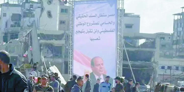 أبناء القطاع يرفعون أعلام مصر وصور الرئيس 1 - جريدة الجمهورية ليلة تاريخية لبيراميدز.. وشروط خاصة لاحتراف «إبراهيم عادل»