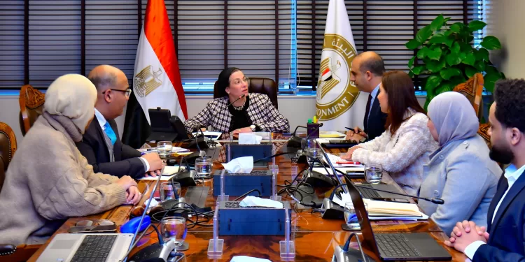 البيئة: متابعة تنفيذ الاستراتيجية الطموحة للتدوير والحد من الأكياس البلاستيكية أحادية الإستخدام