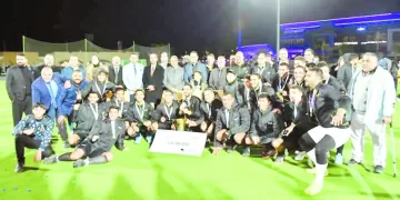 «صبحى» يناقش مستجدات الكرة العالمية بحضور فينجر