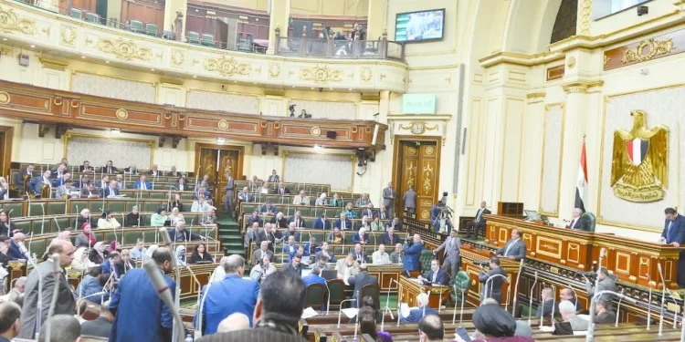 فى الجولة 12 للدورى بيراميدز على القمة بفوز مثير للجدل