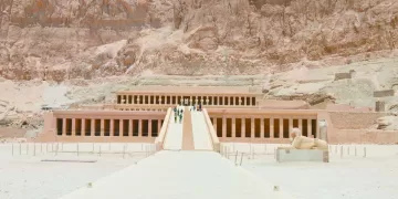 فى الجولة 12 للدورى بيراميدز على القمة بفوز مثير للجدل