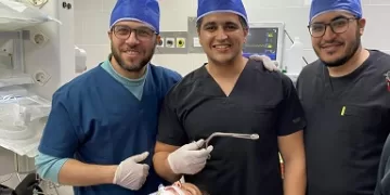 خلال القافلة الشاملة.. أطباء جامعة الأزهر يُنقذون طفلة ابتلعت جسمًا غريبًا بالشلاتين