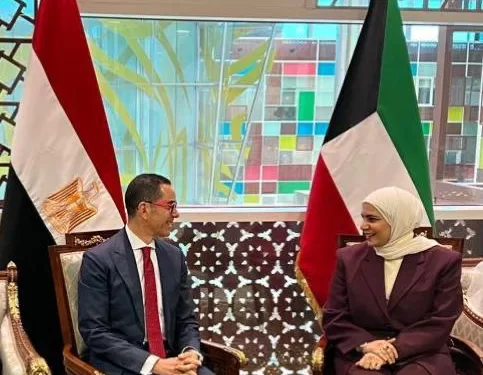 وزير الاستثمار يلتقي وزيرة المالية الكويتية لتعزيز العلاقات الاقتصادية بين البلدين