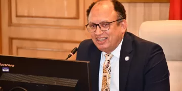 «التحول الرقمي وتطوير التعليم» في صدارة اجتماع «قنديل» مع مجلس الجامعة لتعزيز جودة التعلم