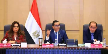 وزراء الاستثمار والمالية والتنمية المحلية يبحثون تطوير آليات الرقابة على الصادرات والواردات