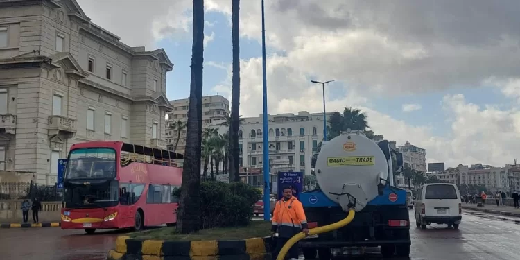 أمطار متتالية وغيوم كثيفة تزيد من برودة الطقس في الإسكندرية لليوم الثالث لنوة الكرم