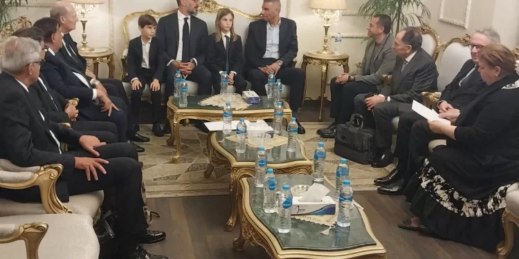 وزير الطيران يُصدر توجيهات عاجلة لتوفير كافة التسهيلات لاستقبال جثمان الأمير كريم آغاخان بمطار أسوان الدولي 1 - جريدة الجمهورية وزير الطيران يُصدر توجيهات عاجلة لتوفير كافة التسهيلات لاستقبال جثمان الأمير كريم آغاخان بمطار أسوان الدولي