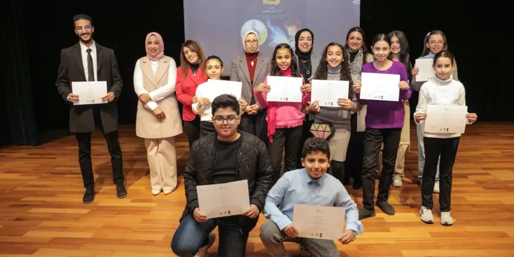 مكتبة الإسكندرية تختتم الموسم الأول لمبادرة «كُن كاتبًا -كُن مبدعًا» 1 - جريدة الجمهورية وزير الشباب والرياضة يلتقي أسرة محمد صلاح قبل افتتاح مركز الشباب بنجريج