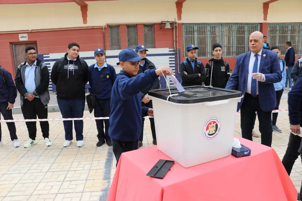 «الوطنية للانتخابات» تختتم جولات توعية طلاب الإسكندرية بأهمية المشاركة الانتخابية 26 | جريدة الجمهورية