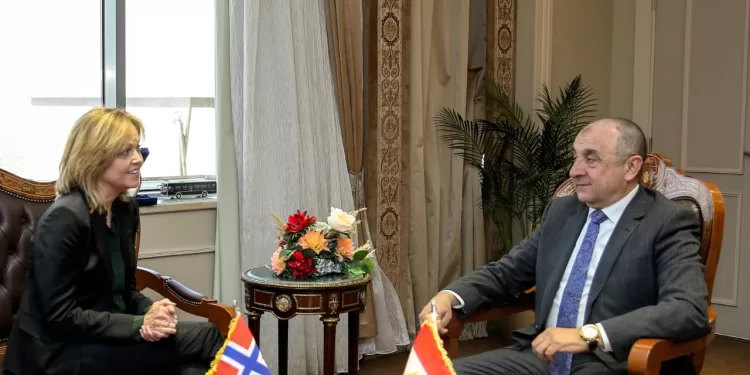 وزير قطاع الأعمال يبحث مع النرويج تعزيز التعاون الاقتصادي والاستثماري