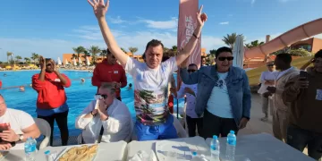 «الأكيل الخارق» التشيكي يلتهم 100 قطعة كريب في 150 ثانية بمسابقة الشواطئ بمرسى علم