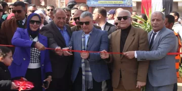 محافظ الإسماعيلية يفتتح النسخة الخامسة من «سوق اليوم الواحد» بأبوعطوة