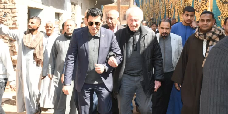 وزير الشباب والرياضة ومحافظ الأقصر يفتتحان مسجد أبو سلام في احتفالية رسمية