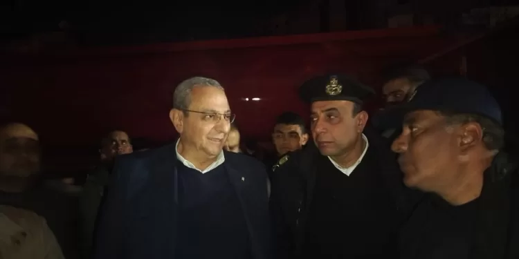 محافظ الغربية يتابع من الموقع جهود إخماد حريق مخزن أجهزة كهربائية بالمحلة 1 - جريدة الجمهورية محافظ الغربية يتابع من الموقع جهود إخماد حريق مخزن أجهزة كهربائية بالمحلة