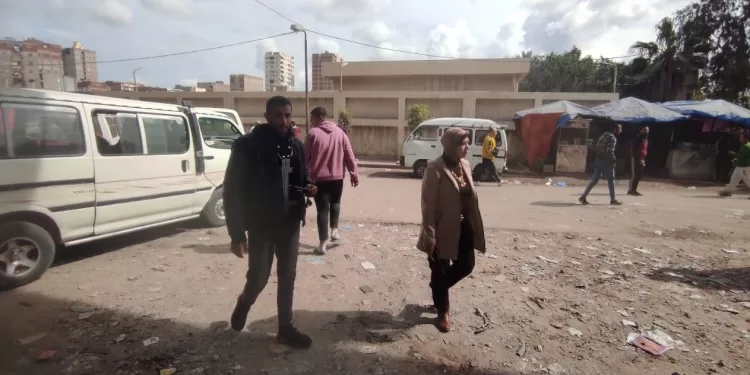 إزالة موقف عشوائى لسيارات السرفيس بجوار كوبرى أبيس بالإسكندرية 1 - جريدة الجمهورية إزالة موقف عشوائى لسيارات السرفيس بجوار كوبرى أبيس بالإسكندرية